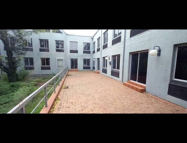 588M² OFFICE TO LET IN WOODMEAD